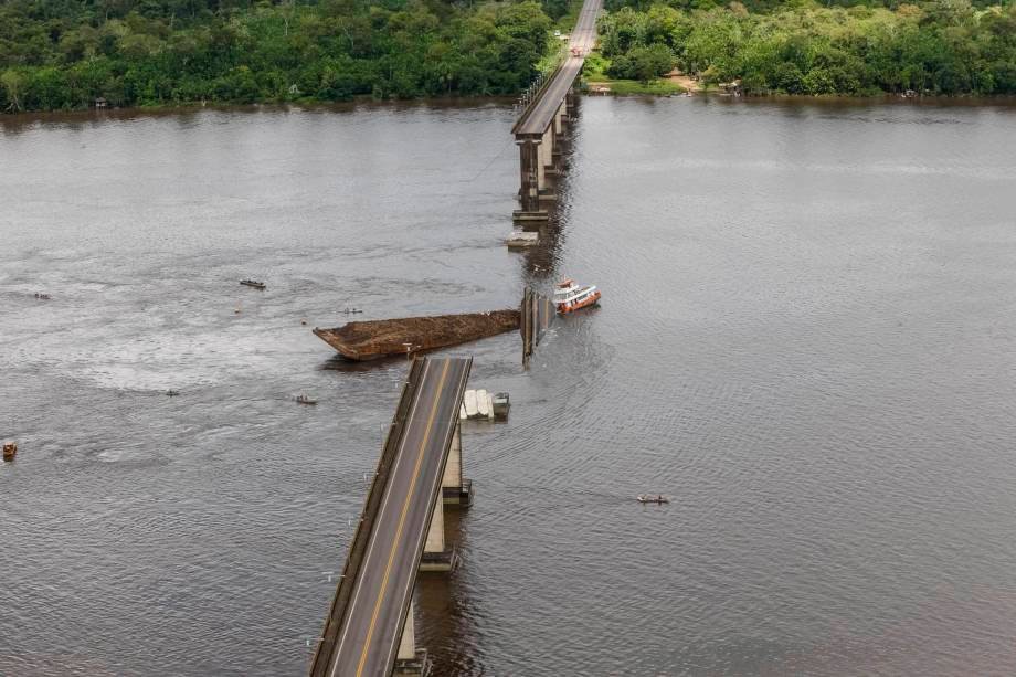 Carga transportada por balsa que destruiu ponte Rio Moju não tinha autorização