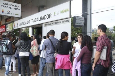 Brasil fecha março com saldo negativo na criação de empregos