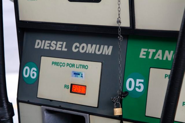 Petrobrás repensa e não aumenta preço do Diesel