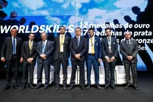 Bolsonaro se reúne com empresários para discutir economia do país