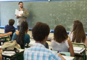 Cresce o número de jovens matriculados no ensino médio do Brasil