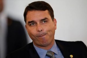 Investigação do MP aponta que Flávio Bolsonaro lavou mais de R$ 2 milhões em esquema de “rachadinha”