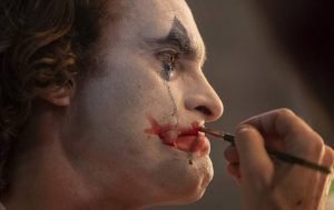 Globo de Ouro ignora produções da Netflix e premia Joaquim Phoenix como melhor ator por “Coringa”