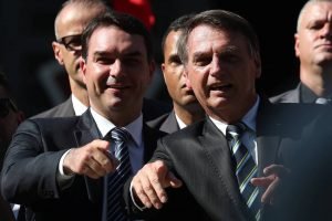 Flávio Bolsonaro elogia PF após investigação não concluir condenação contra ele