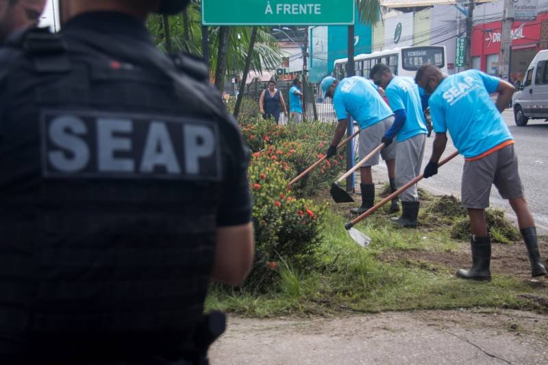 Iniciativa do governo do Pará utiliza mão de obra de detentos para limpar vias públicas