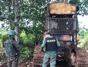 Operação do Ibama apreende tratores e multa infrator por desmatamento no sudeste do Pará