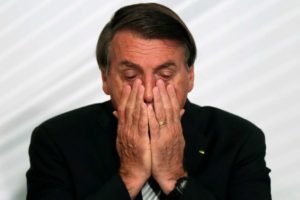 Jair Bolsonaro faz apelo para que caminhoneiros não entrem em greve