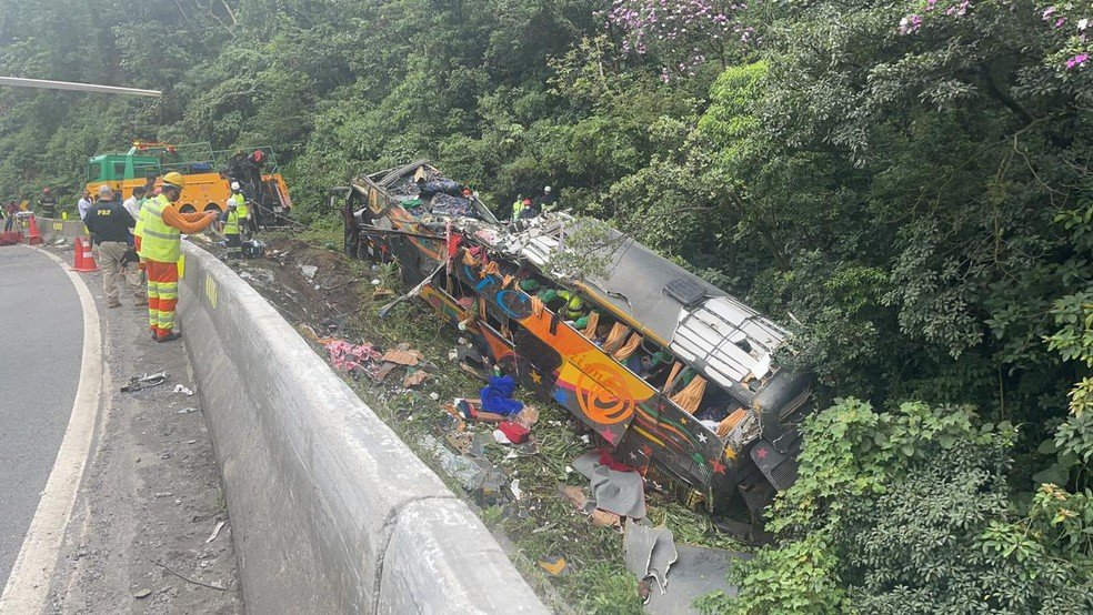 19 pessoas morrem em acidente com ônibus no Paraná