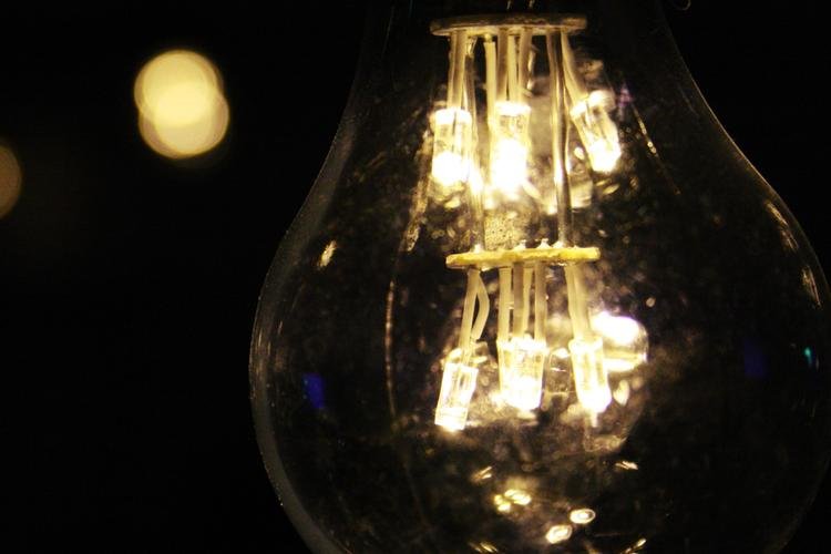 Conta de luz no Brasil pode aumentar 14,5%, aponta empresa de tecnologia