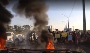 Familiares de soldado que morreu atropelado bloqueiam BR-222 em Marabá