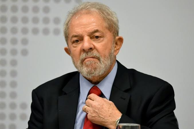 Lula afirma que pretende regular imprensa e internet no Brasil