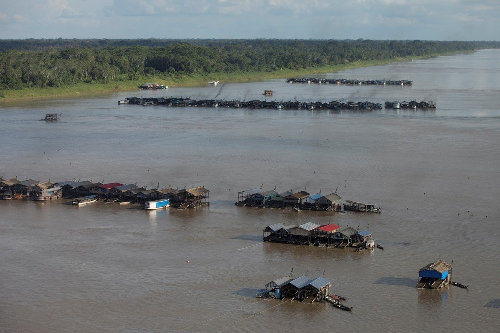 Garimpeiros realizam bloqueio em rio da Amazônia e planejam enfrentar a polícia