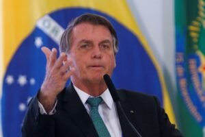 Bolsonaro aguarda estudo de impacto fiscal para reduzir impostos de combustíveis