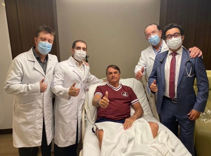 Bolsonaro recebe alta hospitalar após ficar dois dias internado