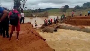 Forte chuva abre cratera em estrada da zona rural de Marabá