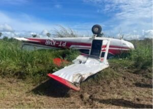 Avião roubado por trio de assaltantes cai em Itaituba