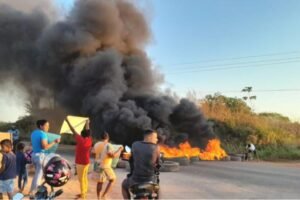 População bloqueia estrada e realiza protesto em São João do Araguaia